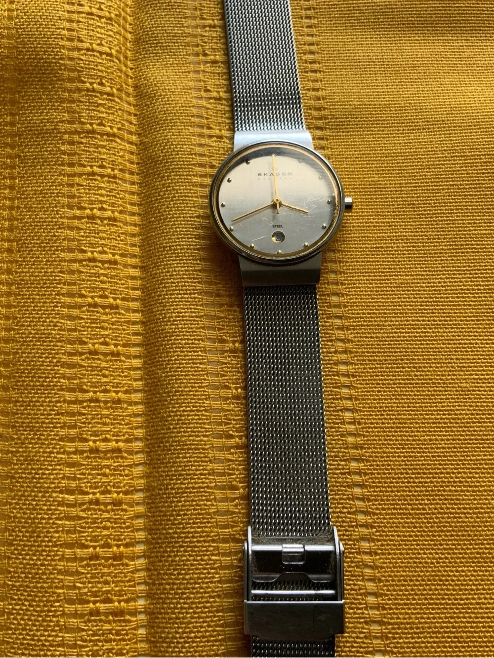 Skagen Ancher/Classic Two-Tone Watch (Model 355SSGS) WORKS PERFECTLY